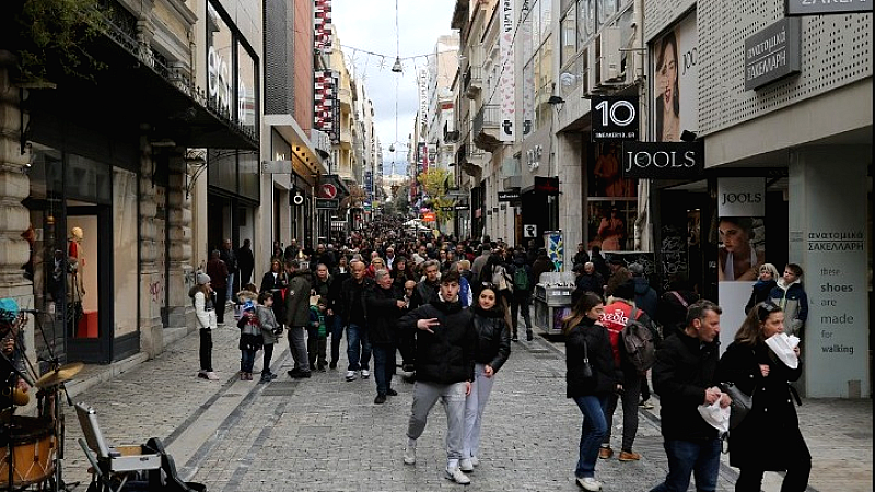 Από αύριο ξεκινούν οι ενισχύσεις για 2,4 εκατομμύρια πολίτες