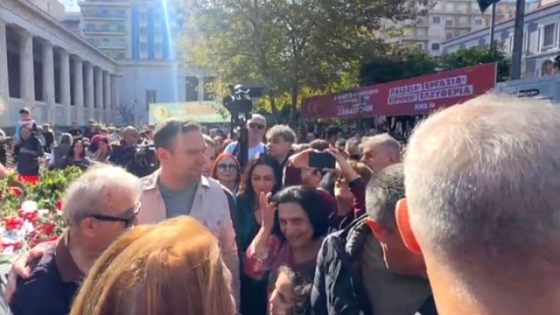 Κατάθεση στεφάνου στο μνημείο του Πολυτεχνείου από τον Στέφανο Κασσελάκη