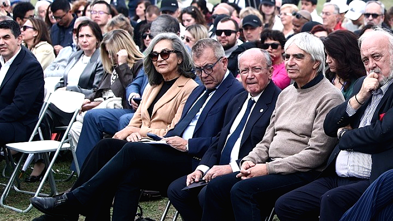 Αφιέρωση στη μνήμη του Μίκη Θεοδωράκη στην τελετή έναρξης του Αυθεντικού Μαραθωνίου Αθηνών