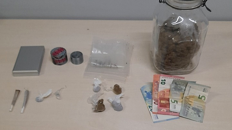 Σύλληψη 16χρονου στη Θέρμη για κατοχή και διακίνηση ναρκωτικών