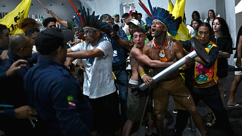 Σύγκρουση αυτοχθόνων και προσωπικού ασφαλείας στη σύνοδο του ΟΗΕ για το κλίμα