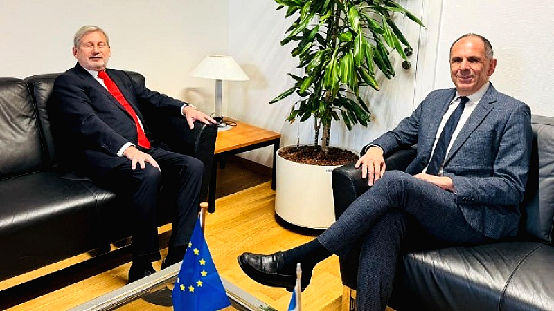 Σημαντική συνάντηση του ΥΠΕΞ με τον ειδικό απεσταλμένο της ΕΕ για το Κυπριακό