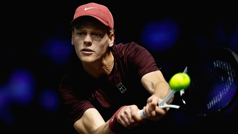 Εκπληκτική νίκη του Σίνερ επί του Ζβέρεφ και πρόκριση στον τελικό του Paris Masters