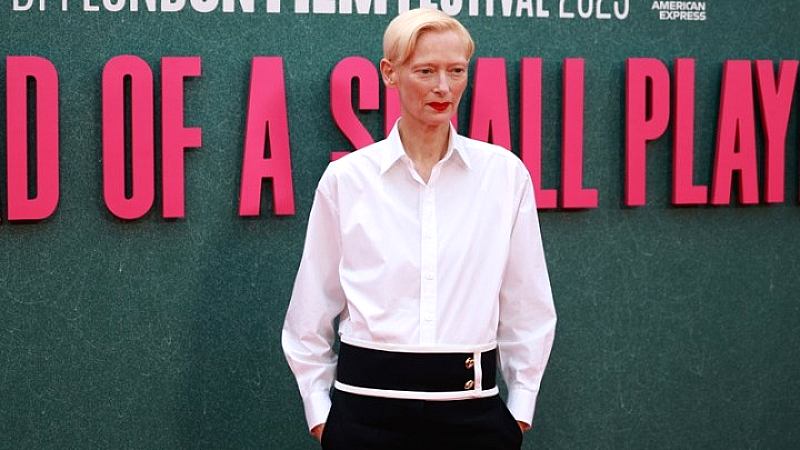 Τίλντα Σουίντον: Η μοναδική αριστοκράτισσα του σινεμά που σπάει τα στερεότυπα