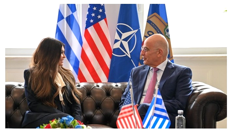 Συνάντηση Δένδια με την πρέσβη των ΗΠΑ Κίμπερλι Γκίλφοϊλ στο Πεντάγωνο