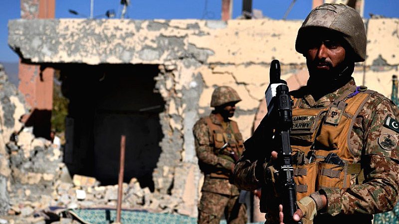 Σύλληψη τεσσάρων μελών τρομοκρατικού πυρήνα από το Πακιστάν: Σύνδεση με επίθεση αυτοκτονίας