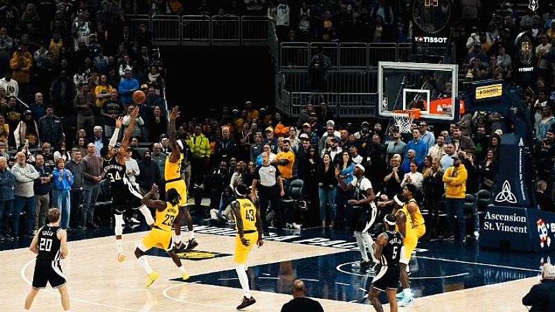 Εντυπωσιακό buzzer beater από τον Αντετοκούνμπο οδηγεί τους Μπακς στη νίκη