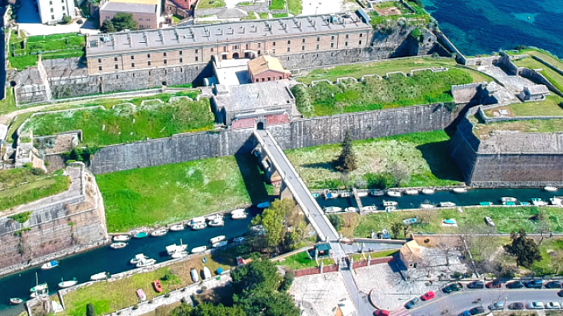 Προστασία και αποκατάσταση της γέφυρας πρόσβασης στο Παλαιό Φρούριο Κέρκυρας