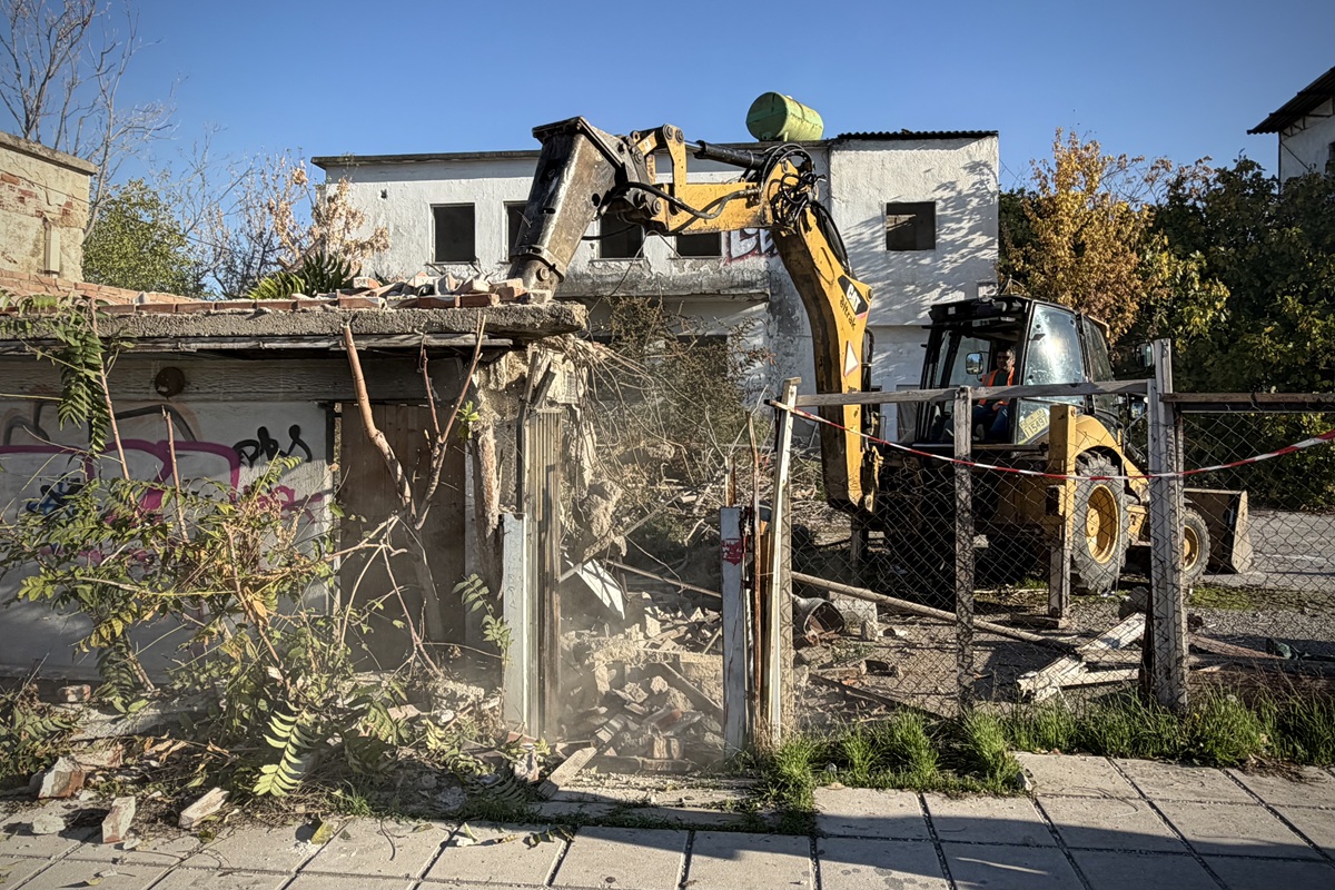Ο Δήμος Παύλου Μελά κατεδαφίζει το ΑΓΝΟ μετά από 33 χρόνια εγκατάλειψης
