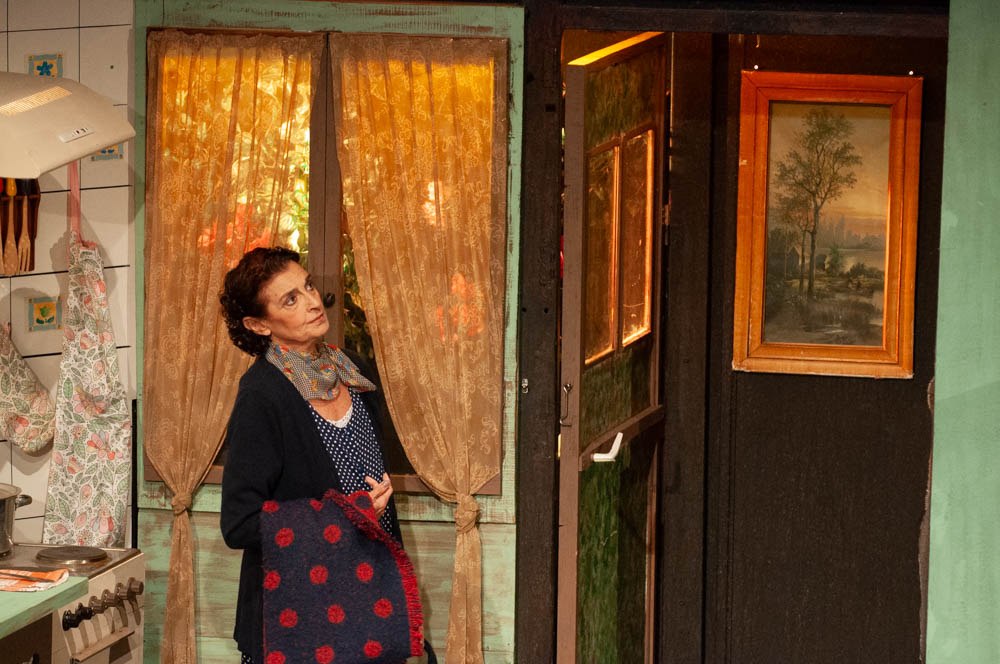 Μαζί: Η Μίνα Χειμώνα πρωταγωνιστεί σε μια συγκινητική παράσταση που αξίζει την προσοχή σας