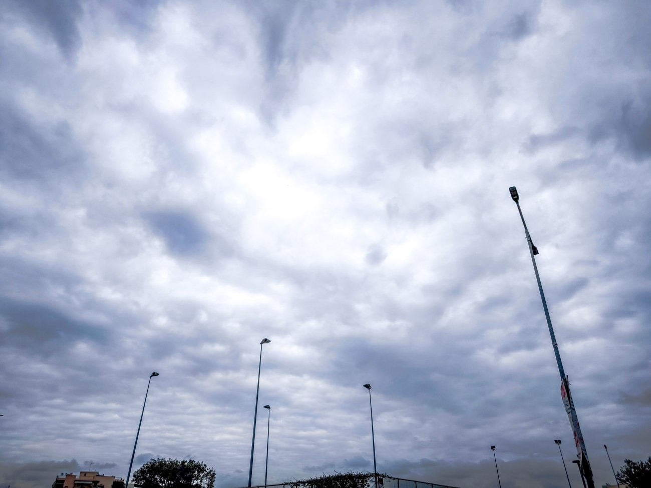 Καιρός: Άνοδος θερμοκρασίας και βροχές το Σάββατο