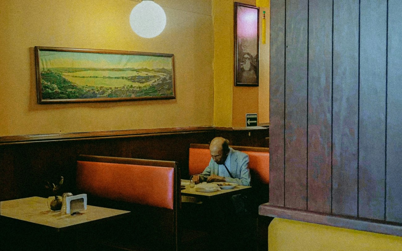 Η μοναξιά στα γεύματα και η επίδρασή της στην ευτυχία μας