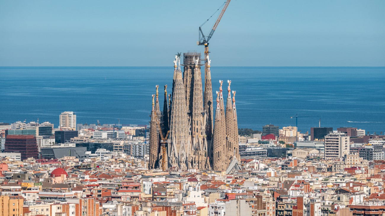 Οι γίγαντες του Θεού: Οι πέντε πιο ψηλοί ναοί στον κόσμο φέρνουν δέος από τη Σαγράδα Φαμίλια στη Ρουέν