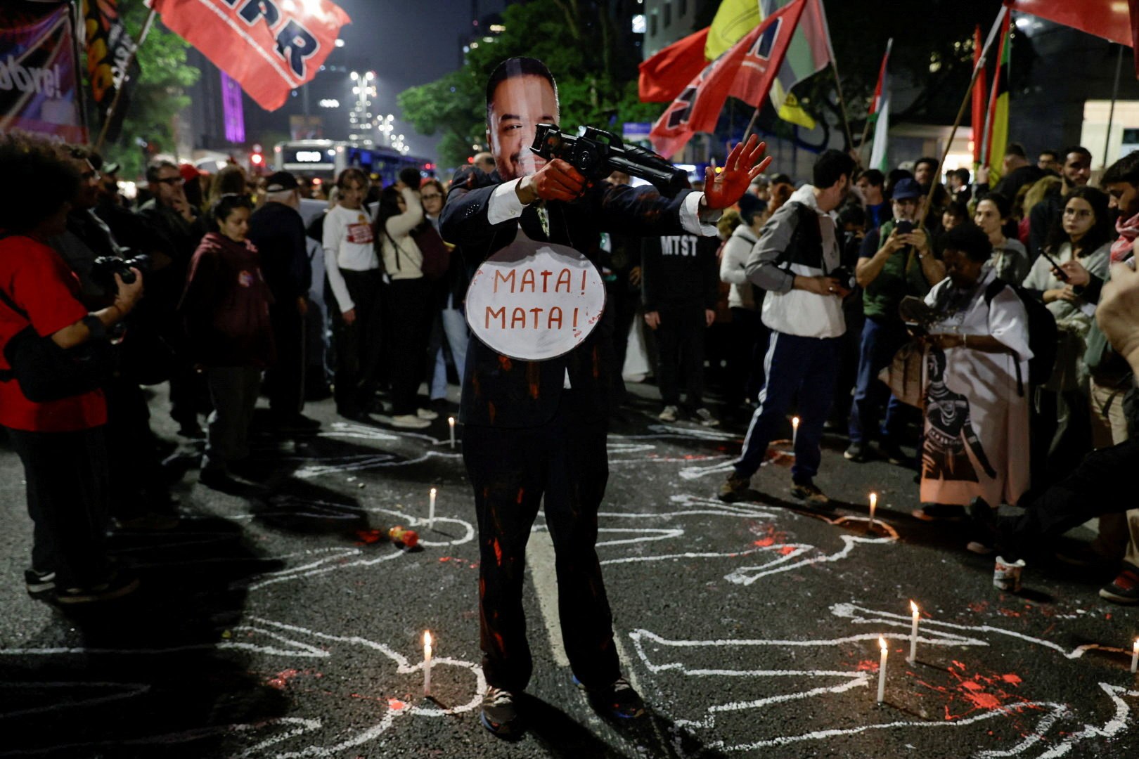 Διαδηλωτές ζητούν την παραίτηση του κυβερνήτη του Ρίο ντε Τζανέιρο μετά από αιματηρές αστυνομικές επιχειρήσεις