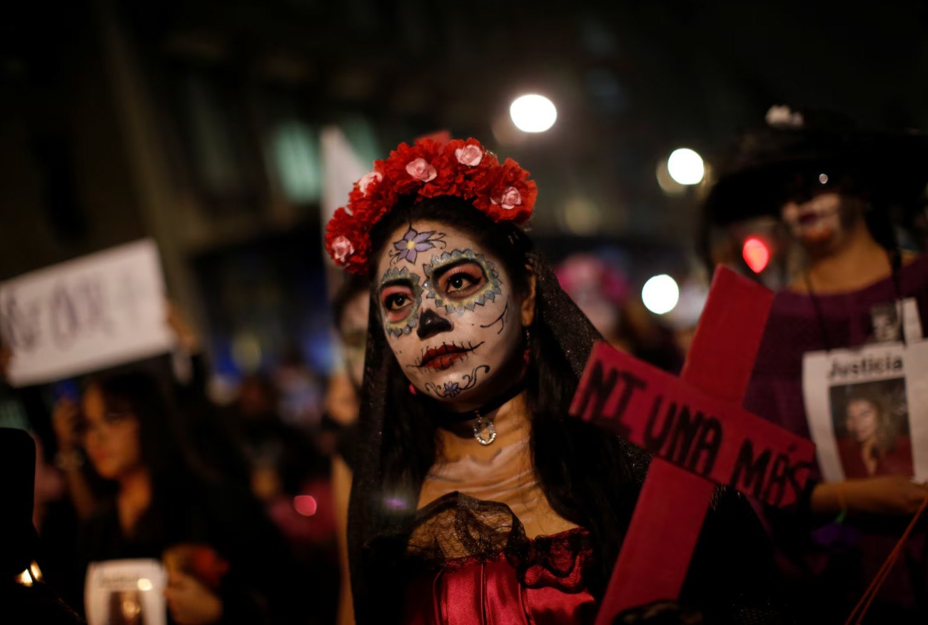 Λείπουν οι δολοφονημένες: πώς η Ημέρα των Νεκρών μετατράπηκε σε διαμαρτυρία κατά της βίας κατά των γυναικών στο Μεξικό