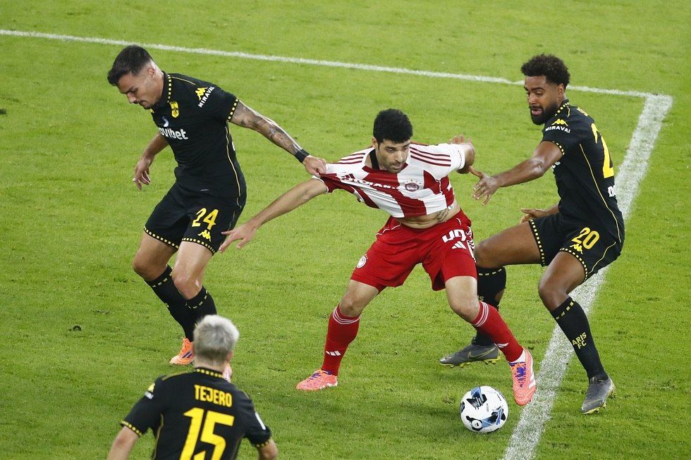 Ολυμπιακός – Άρης: Αμφισβητούμενα πέναλτι και διαιτητικές αποφάσεις