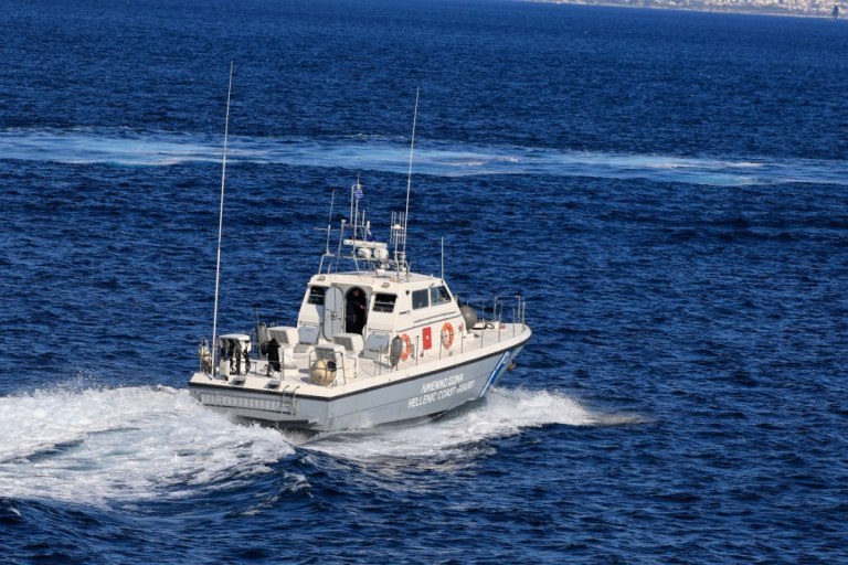 Ηρακλειά: Διασώθηκε 31χρονος ναυτικός μετά από πτώση στη θάλασσα