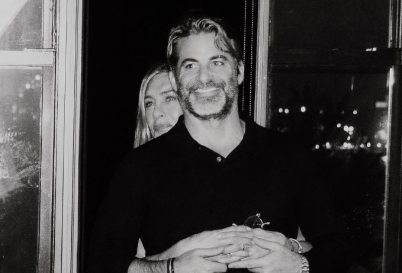 Ανατροπή στις φήμες: Η Τζένιφερ Άνιστον επιβεβαίωσε τη νέα της σχέση με φωτογραφία στα social media