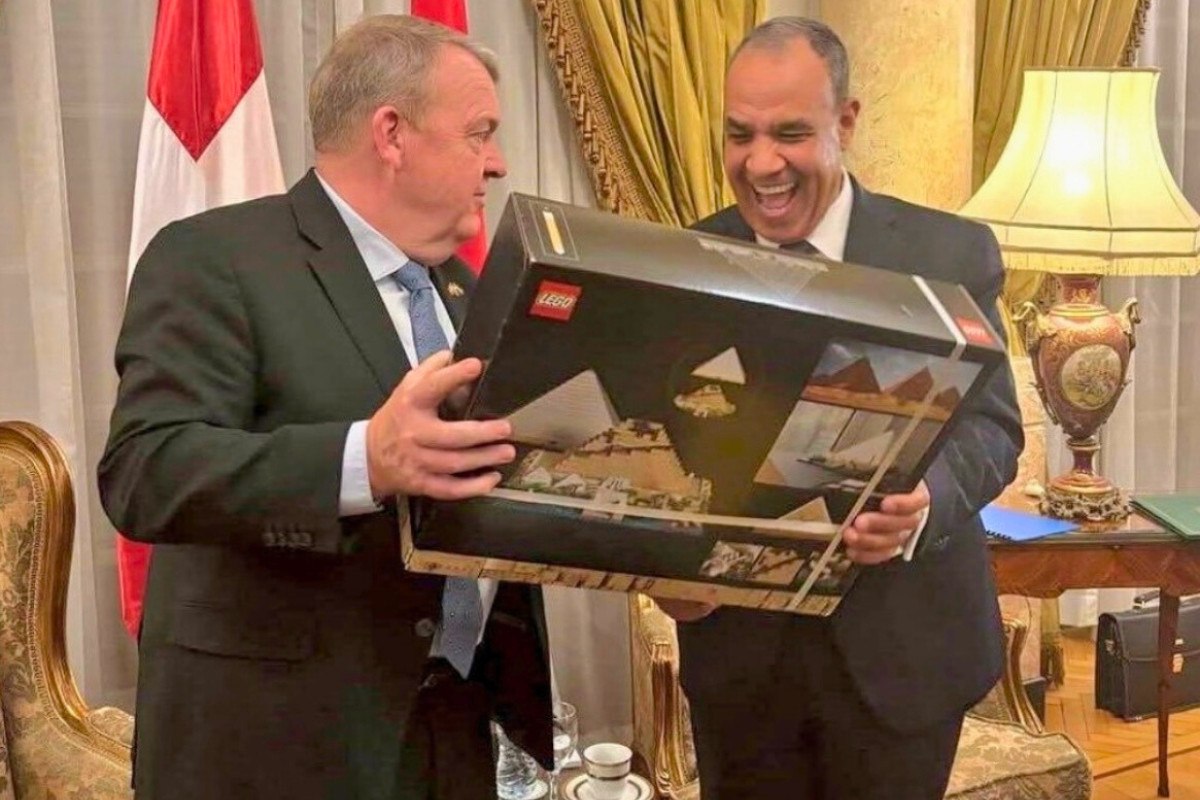 Η διπλωματία της LEGO: Viral ο Δανός ΥΠΕΞ με τον Αιγύπτιο ομόλογό του