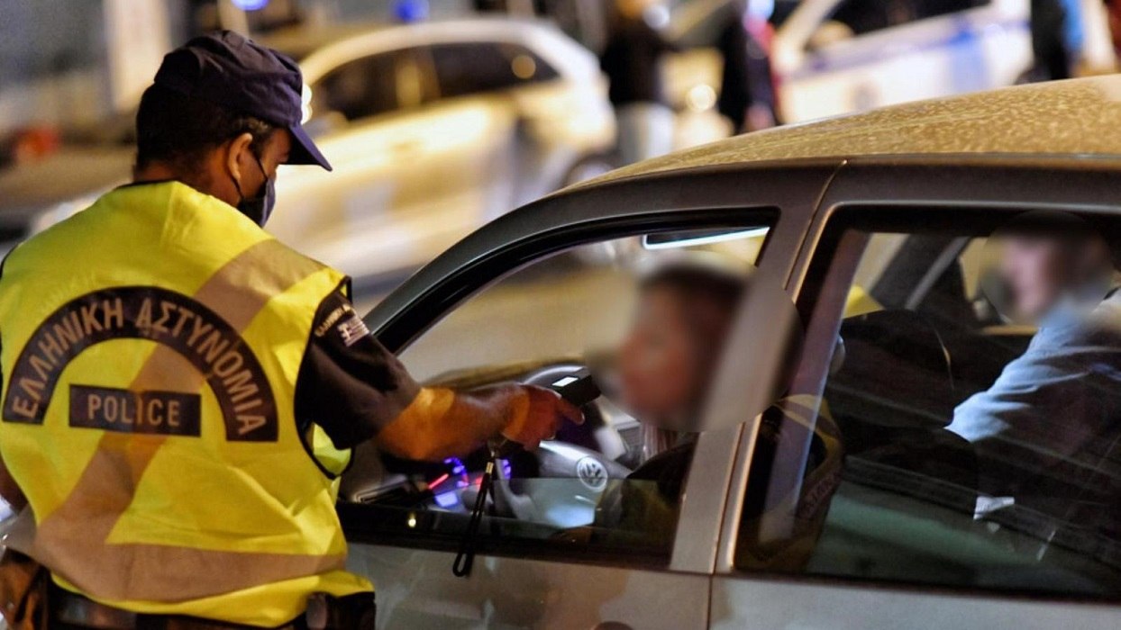 Τροχαία Αττικής: Συνεχείς έλεγχοι και συλλήψεις για οδήγηση υπό την επήρεια αλκοόλ