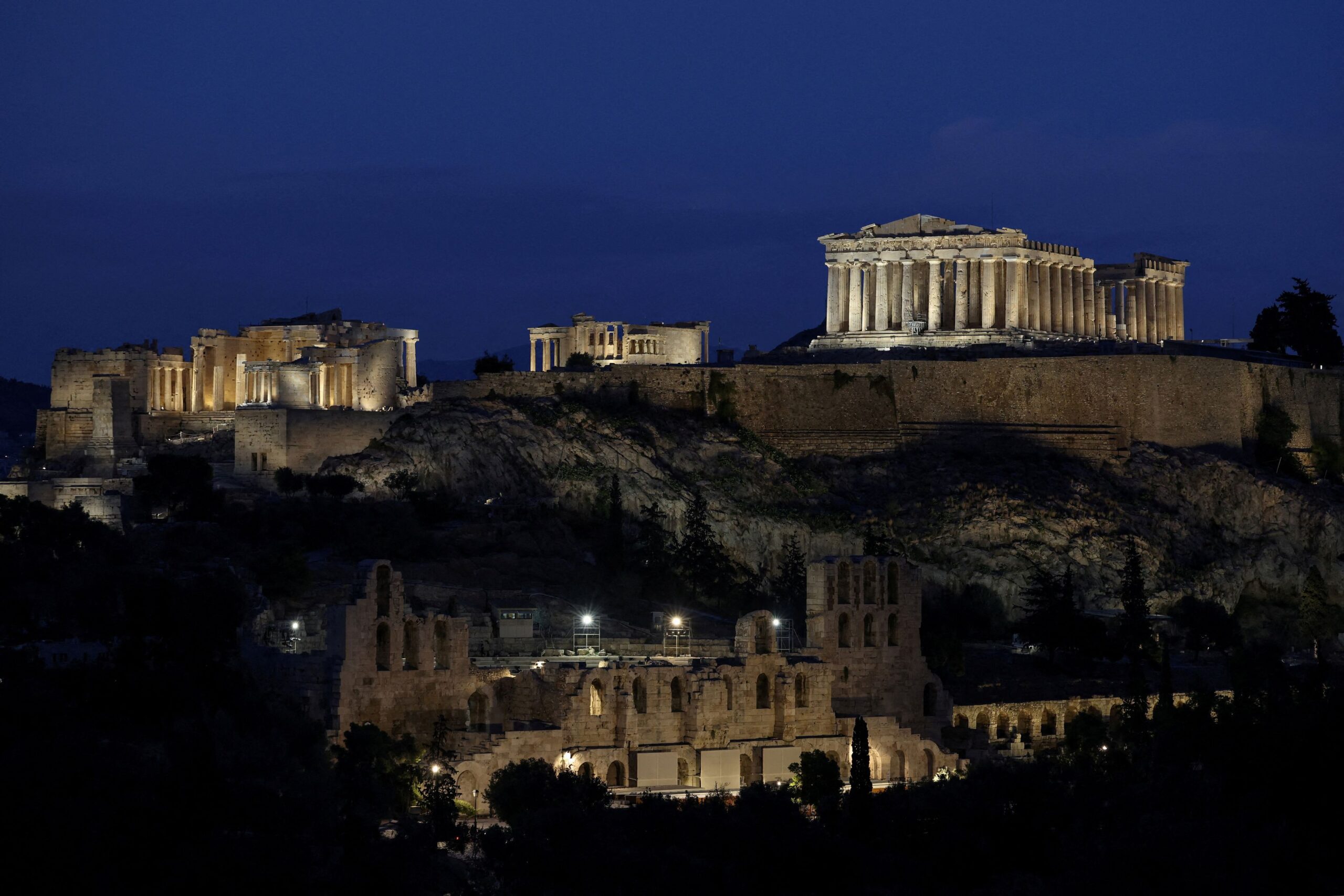 Αίσθηση δικαίωσης: Ο Χιλιανός που επιστρέφει μαρμάρινο θραύσμα από ναό της Ακρόπολης