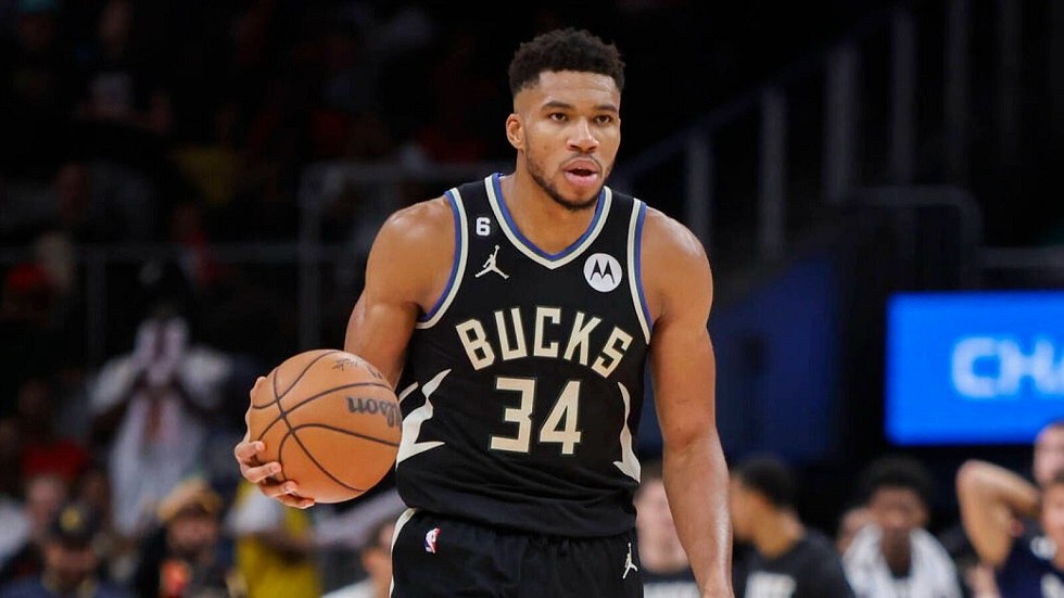 Ο Γιάννης Αντετοκούνμπο εντυπωσιάζει το ΝΒΑ και καταρρίπτει στατιστικά ρεκόρ