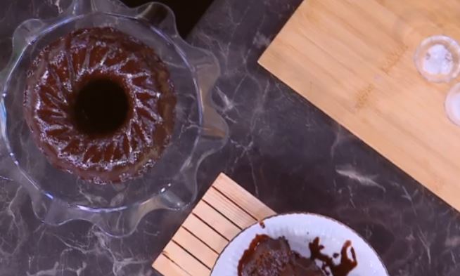 Κέικ σοκολάτας με γιαούρτι: Μια γλυκιά απόλαυση από τη γιαγιά