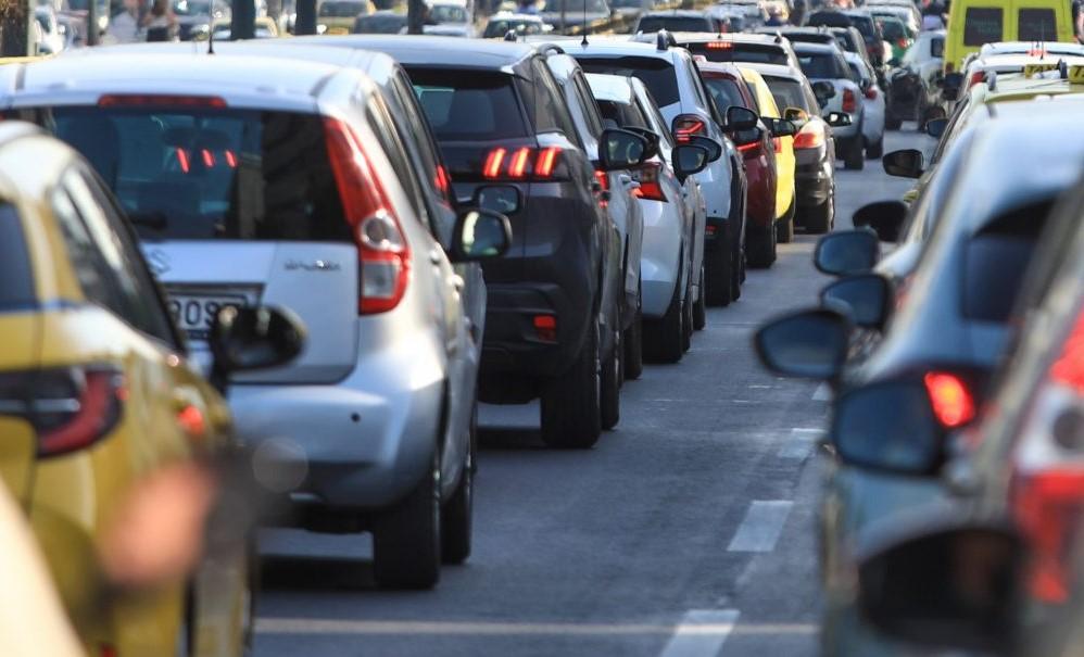 Συμφόρηση στους δρόμους: Προβλήματα στον Κηφισό και την Κηφισίας, καθυστερήσεις στην Αττική Οδό