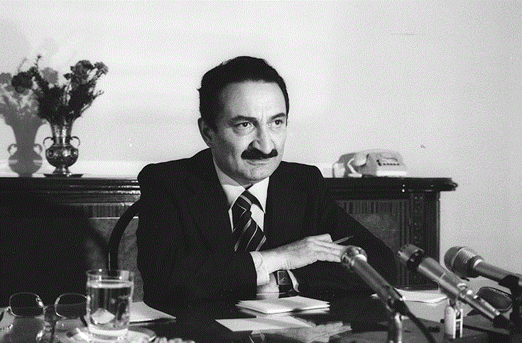 Μπουλέντ Ετσεβίτ: Η ακαμψία των Ελλήνων και η απελπισία των καταστάσεων