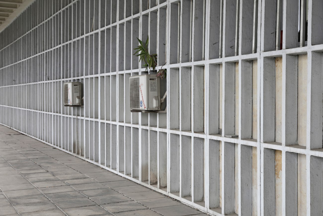 Θεσσαλονίκη: Ισόβια κάθειρξη σε 47χρονο για τη δολοφονία της 60χρονης συζύγου του και τον τραυματισμό του γιου της