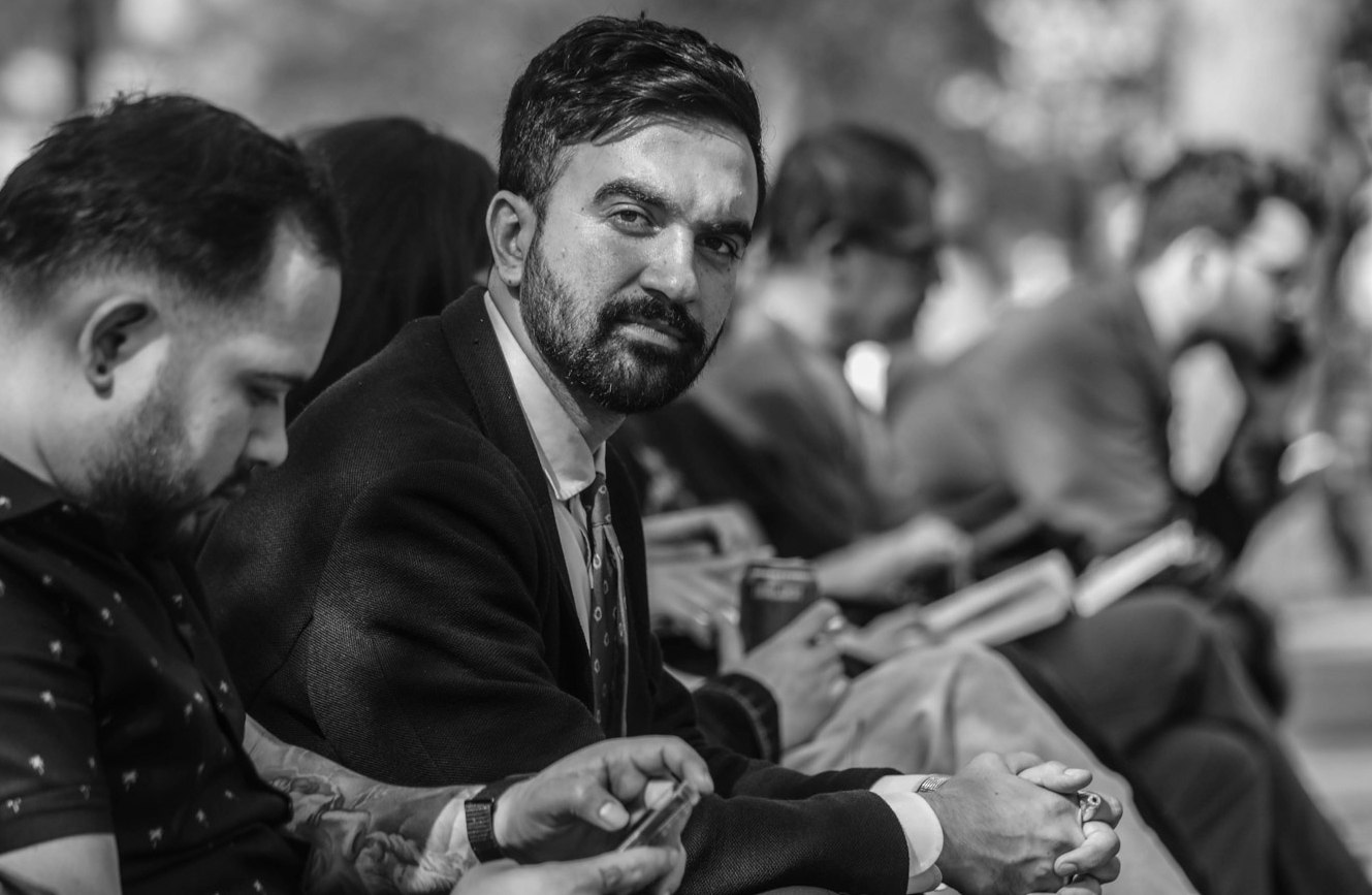 Να εμπλέκεσαι με την κοινωνία αντί να περιμένεις να έρθει εκείνη σε εσένα