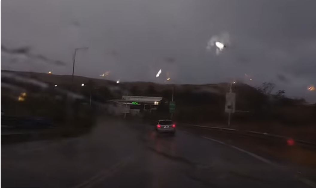 Έντονα καιρικά φαινόμενα πλήττουν Ηράκλειο, Χανιά και Ρέθυμνο – Σοβαρές πλημμύρες και διακοπές ρεύματος