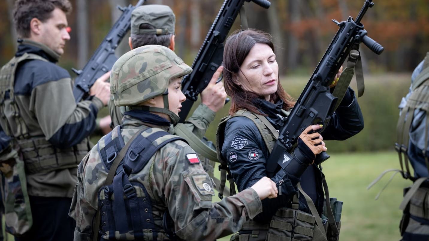 Η Πολωνία ξεκινά πρόγραμμα στρατιωτικής εκπαίδευσης για όλους τους πολίτες, στοχεύοντας στους 400.000 στρατιώτες