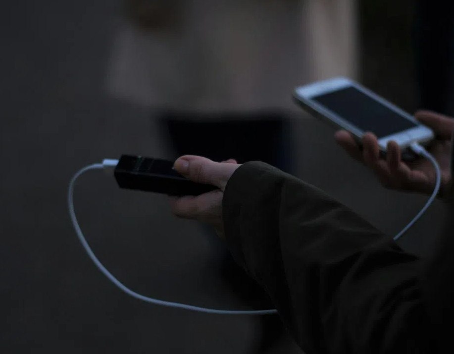 Αυστραλία: Άνδρας υπέστη εγκαύματα από αναφλεγόμενη μπαταρία φορητού φορτιστή στο αεροδρόμιο της Μελβούρνης