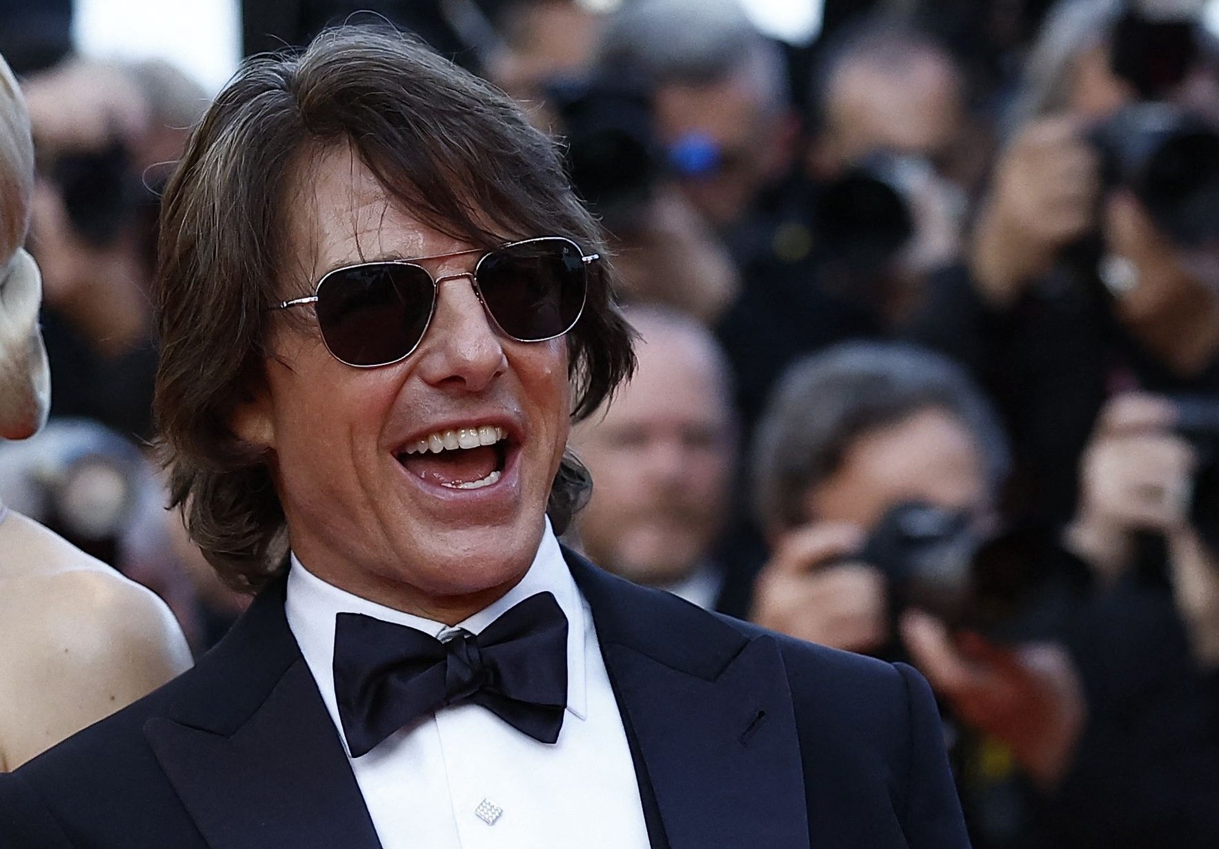 Επόμενος παρακαλώ: Ο Τομ Κρουζ εμφανίζεται με ανερχόμενη μελαχρινή ηθοποιό στο Λονδίνο