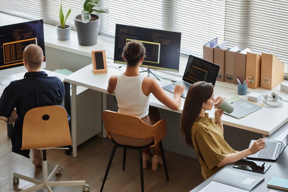 Gen Z: Γιατί η εργασία για τη νέα γενιά προκαλεί μεγαλύτερη κατάθλιψη από την ανεργία