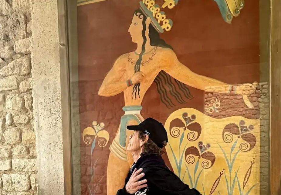 Μικ Τζάγκερ: Ενθουσιασμένος από την Κρήτη με αναρτήσεις και σχόλια
