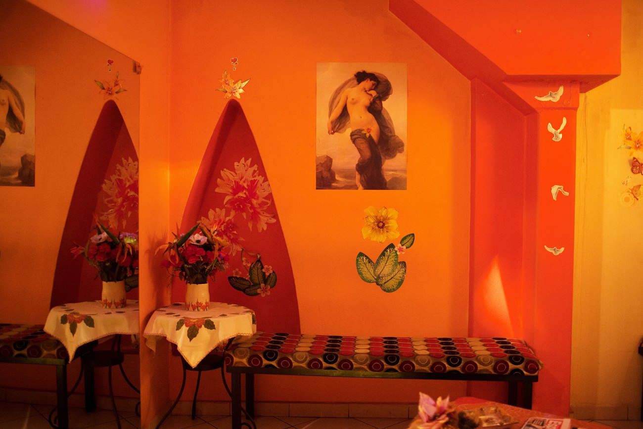 Έφοδος της ΕΛ.ΑΣ σε οίκους ανοχής στην Αθήνα: 15 συλλήψεις