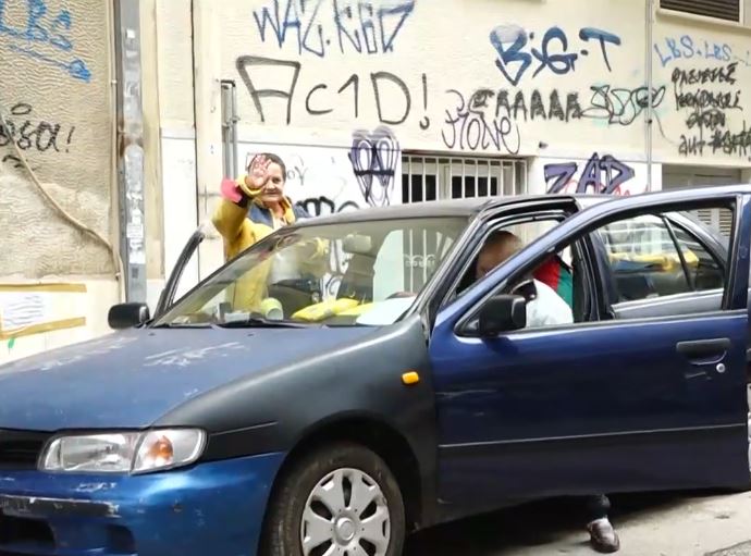 Κυψέλη: Συνταξιούχοι ζουν σε αυτοκίνητο εδώ και τρία χρόνια – Είμαστε άστεγοι, αλλά διατηρούμε την αξιοπρέπειά μας