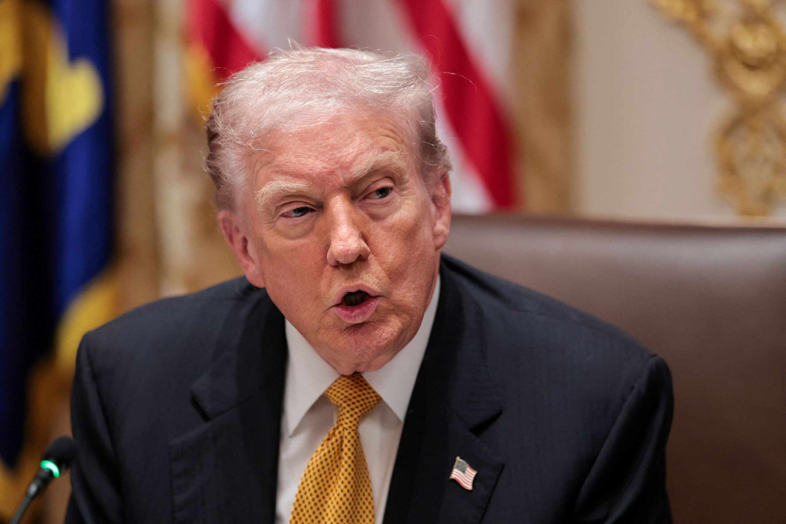 Τραμπ: Προτείνει την άμεση αποστολή χρημάτων στους δικαιούχους, παρακάμπτοντας τις ασφαλιστικές εταιρείες