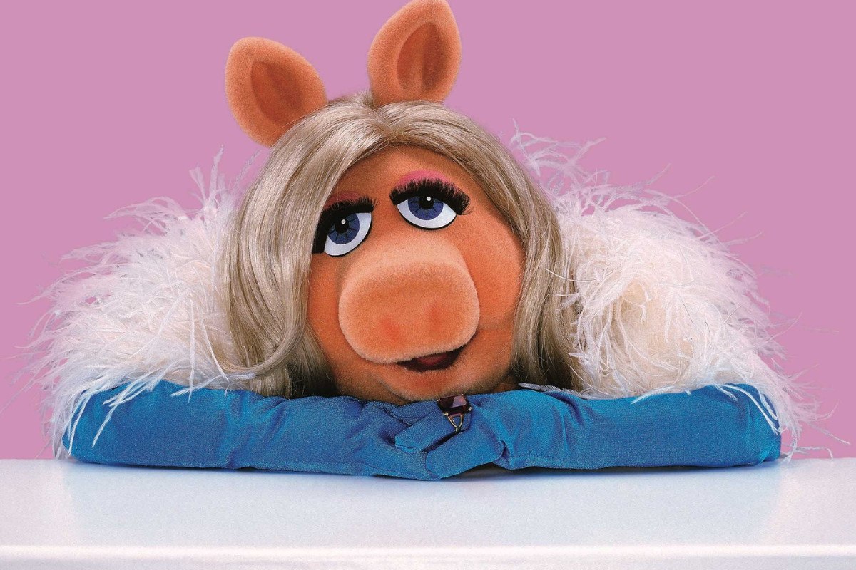 Η υποκλίση του Χόλιγουντ στη Miss Piggy: Τζένιφερ Λόρενς και Έμμα Στόουν φέρνουν τη ντίβα των Muppets στη μεγάλη οθόνη