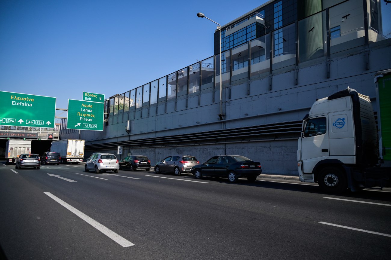 Οδήγηση χωρίς δίπλωμα: Περίεργο περιστατικό στην Αττική Οδό