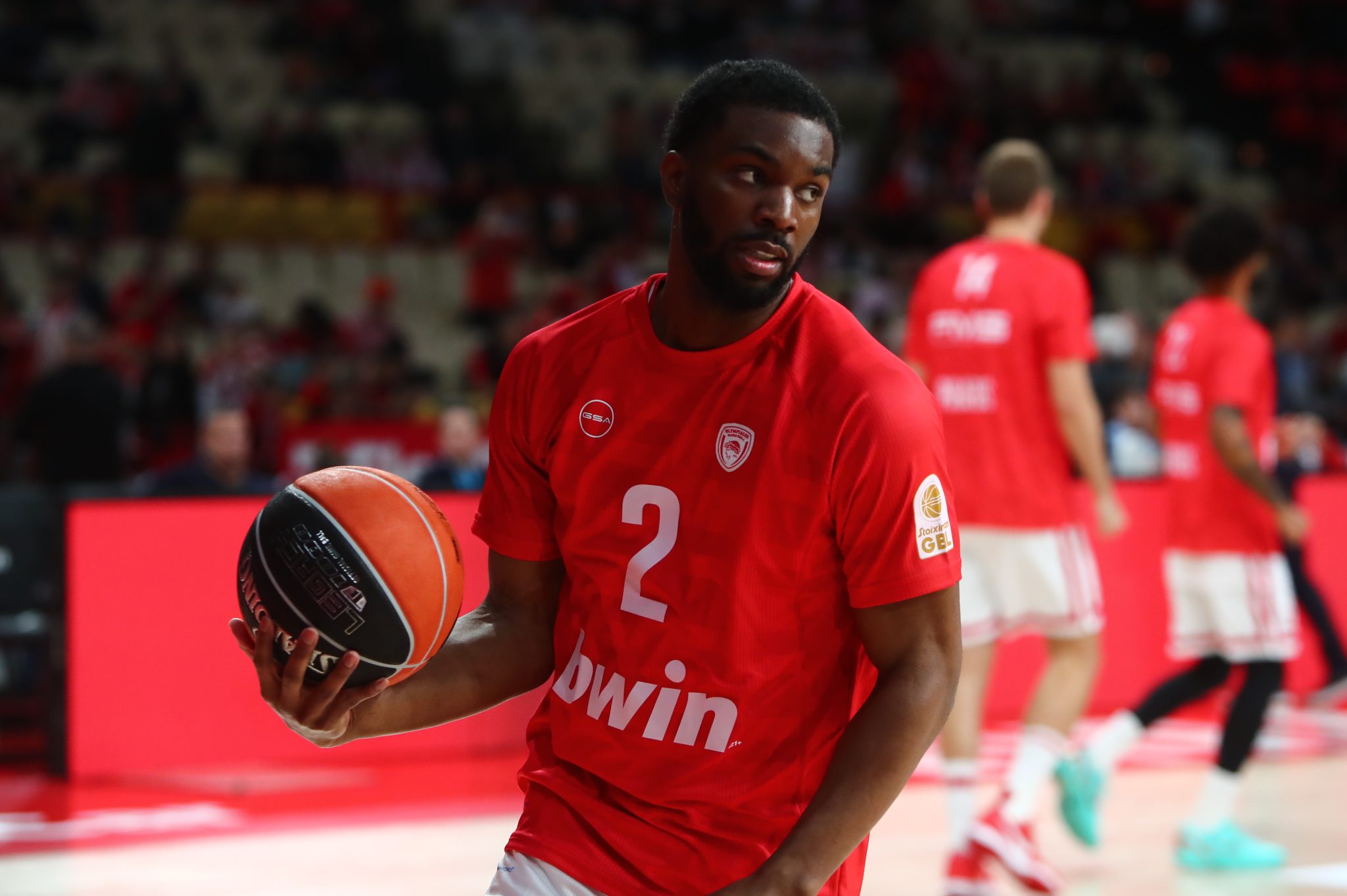 Ο Κίναν Έβανς έκανε το ντεμπούτο του και σημείωσε τρίποντο στην πρώτη του επίθεση (vids)