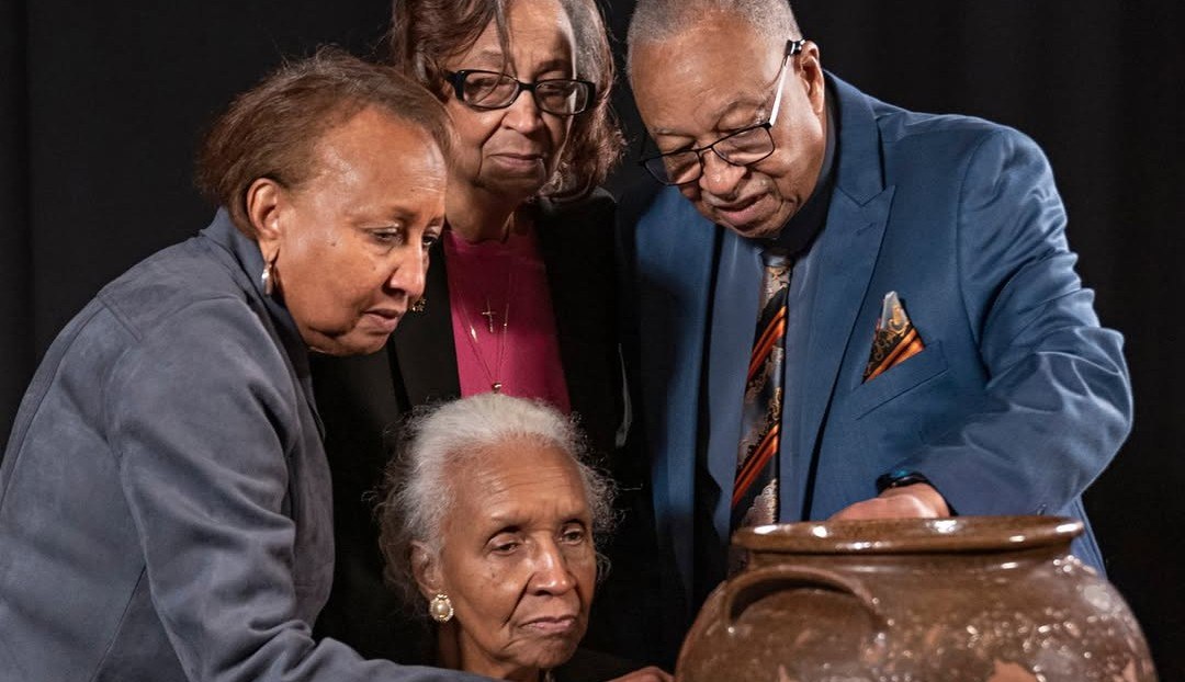 Το 1850, ένας σκλάβος δημιούργησε χιλιάδες κεραμικά, τώρα ένα μουσείο επιστρέφει τα έργα στους απογόνους του