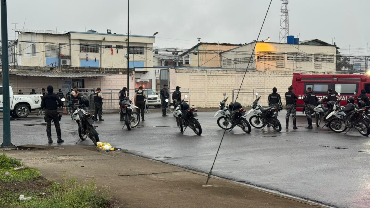 Ισημερινός: Τουλάχιστον 4 νεκροί και 34 τραυματίες σε αιματηρές συγκρούσεις μέσα σε φυλακή