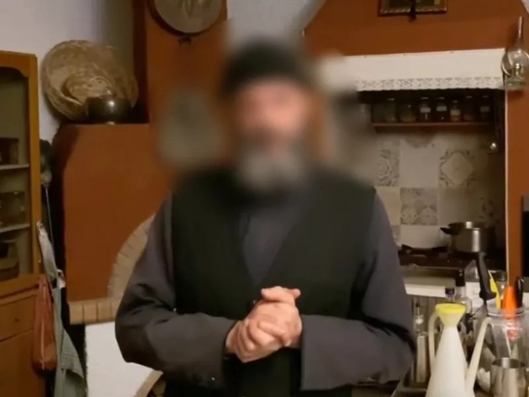 Σκάνδαλο ναρκωτικών με ιερέα: Οι αποκαλυπτικοί διάλογοι και η συμμετοχή της αρχηγού του κυκλώματος