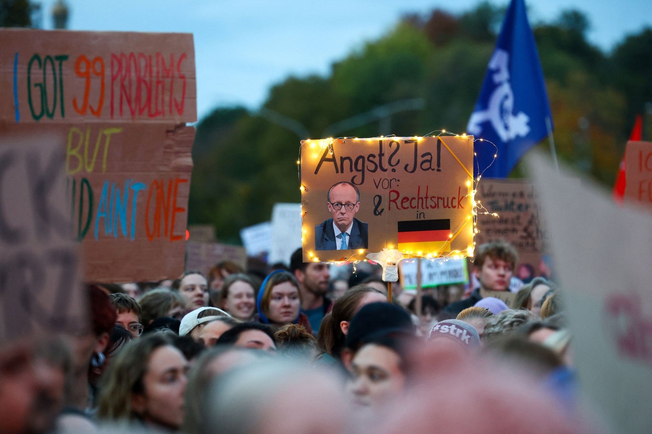 Από τη Συρία στο Αφγανιστάν: Οι στρατηγικές του Μερτς για γρήγορες απελάσεις και η επίδρασή τους στην ΕΕ