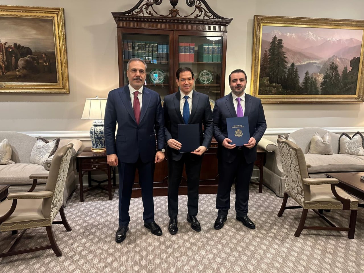 Τριμερής συνάντηση Τουρκίας, ΗΠΑ και Συρίας στον Λευκό Οίκο με συμμετοχή του αντιπροέδρου Βανς