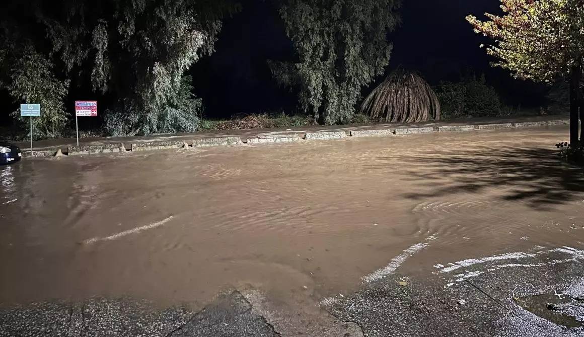 Σημαντικά προβλήματα από την κακοκαιρία στη δυτική Λέσβο – Κλειστά τα σχολεία σήμερα