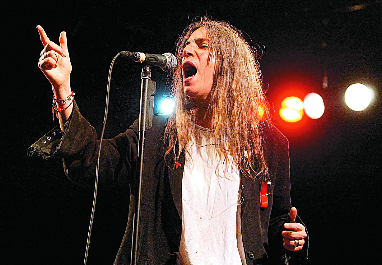Rosalía και Patti Smith: Η ιερή σύμπραξη που επαναστατεί στην ποπ